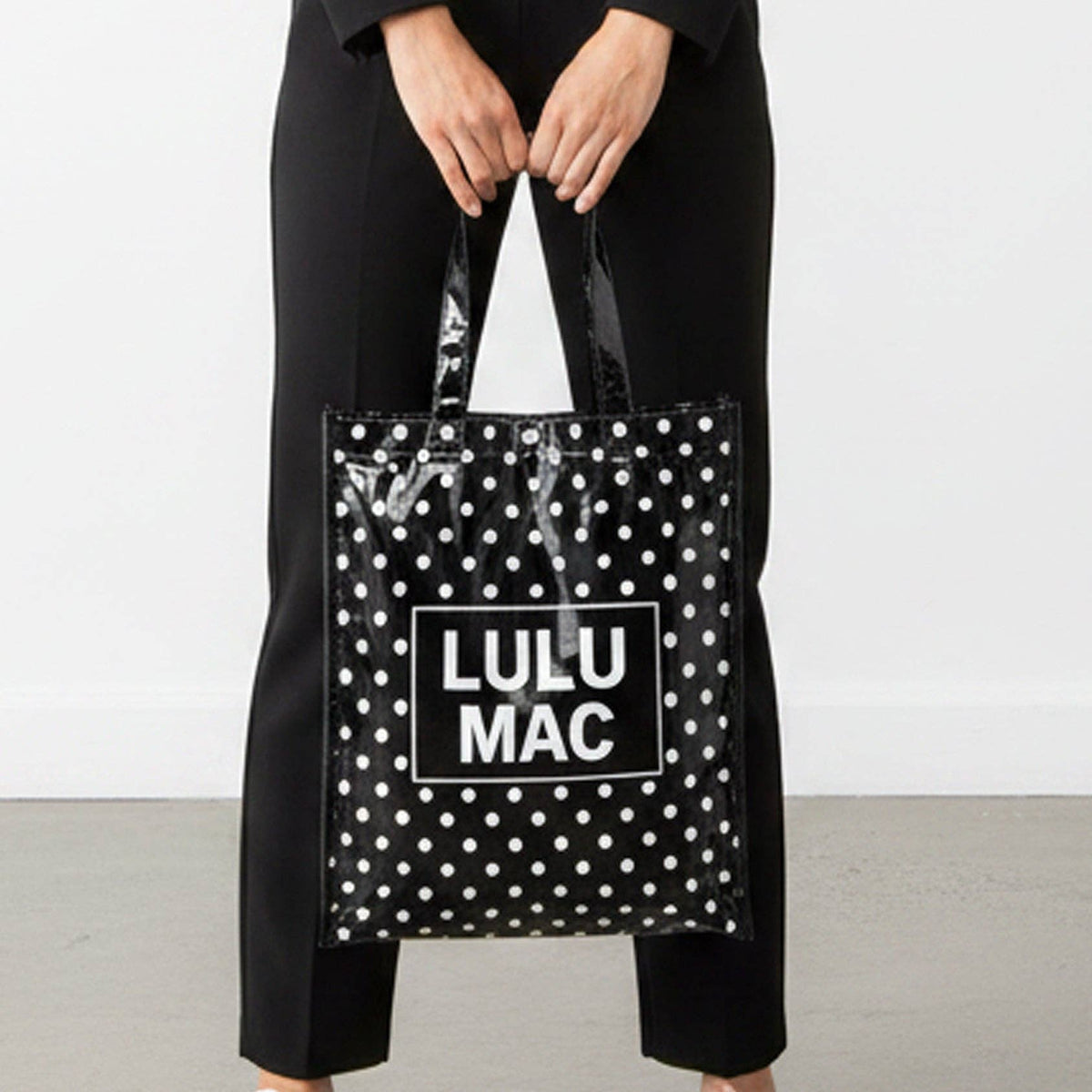 LM-BG-1004 REUSABLE TOTE-BLACK WHITE DOTS Lulu Mac