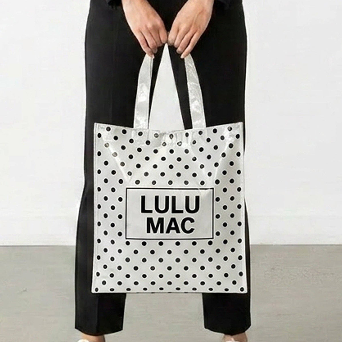 LM-BG-1004 REUSABLE TOTE-WHITE BLACK DOTS Lulu Mac