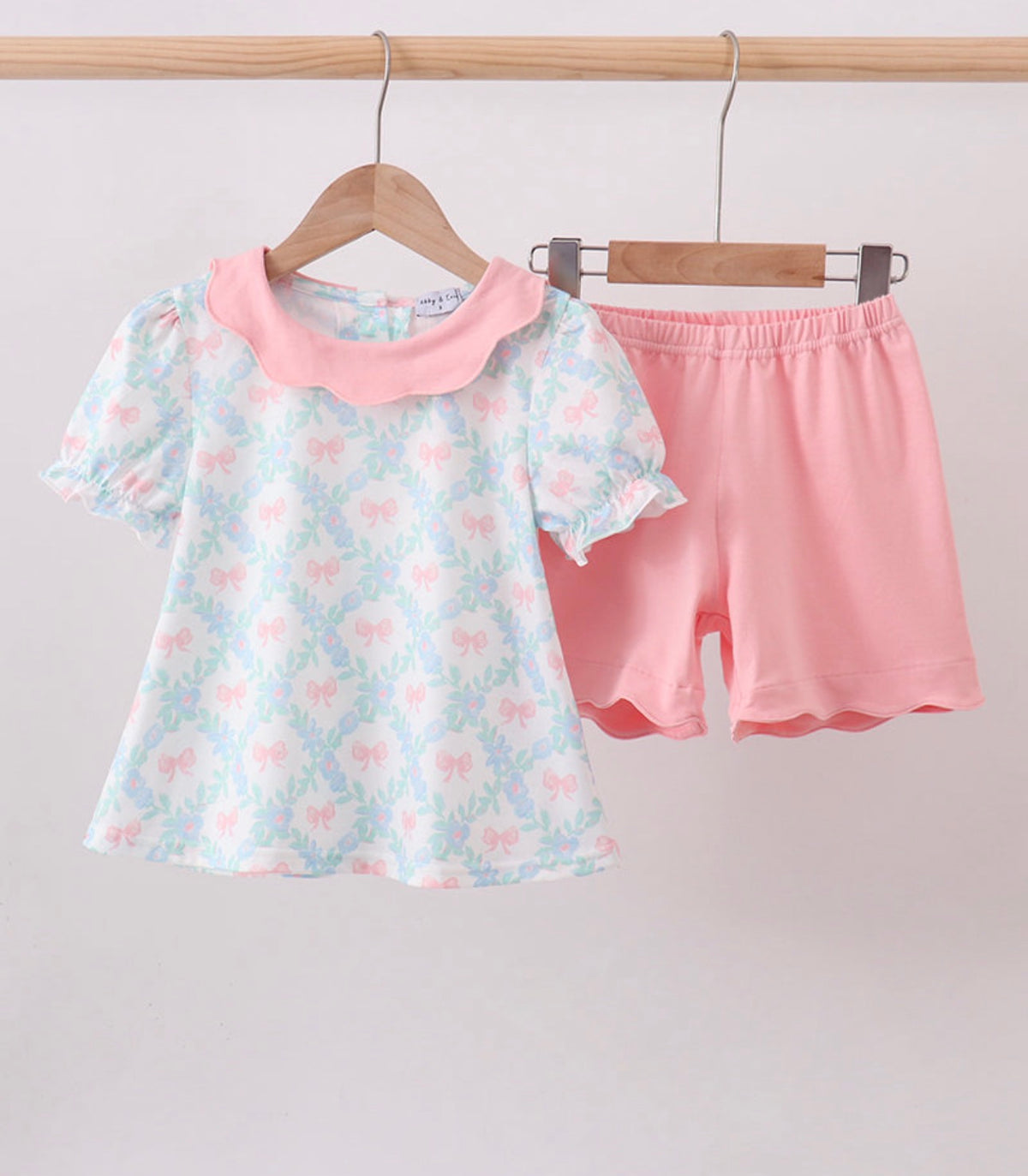 Pink Floral Bow Print
Scalloped Shorts Set Girl’s