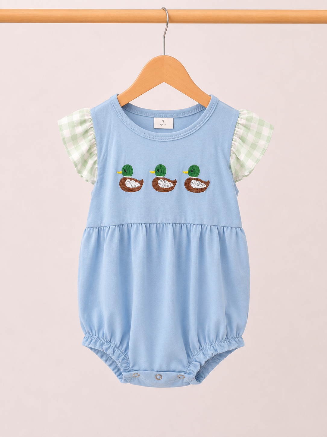 French knot girl’s duck bubble